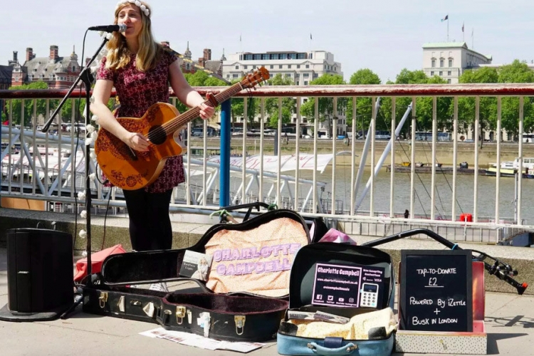 Фото - В Лондоне запустили первую бесконтактную платёжную схему для уличных исполнителей»