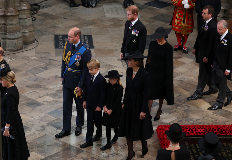 Две детали в образе принцессы Шарлотты на похоронах Елизаветы II, которые вы могли не заметить